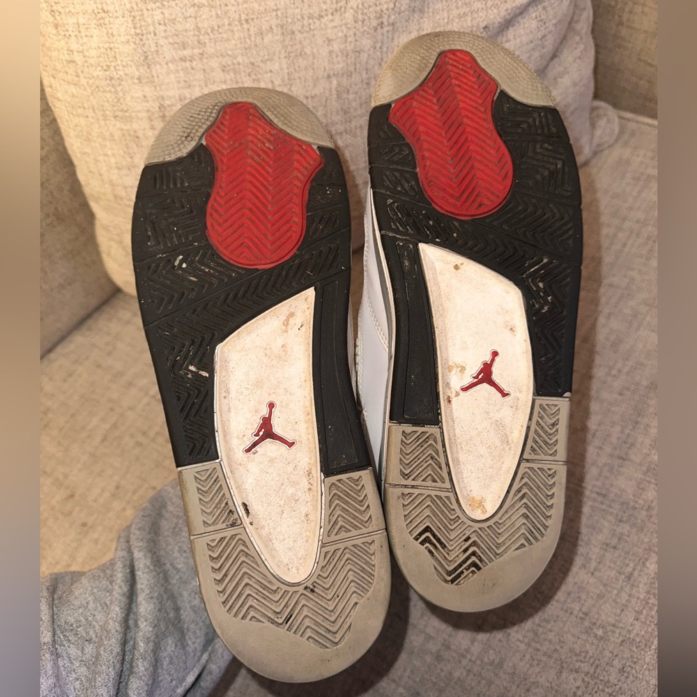 Jordan 4s - Picture 5 of 7